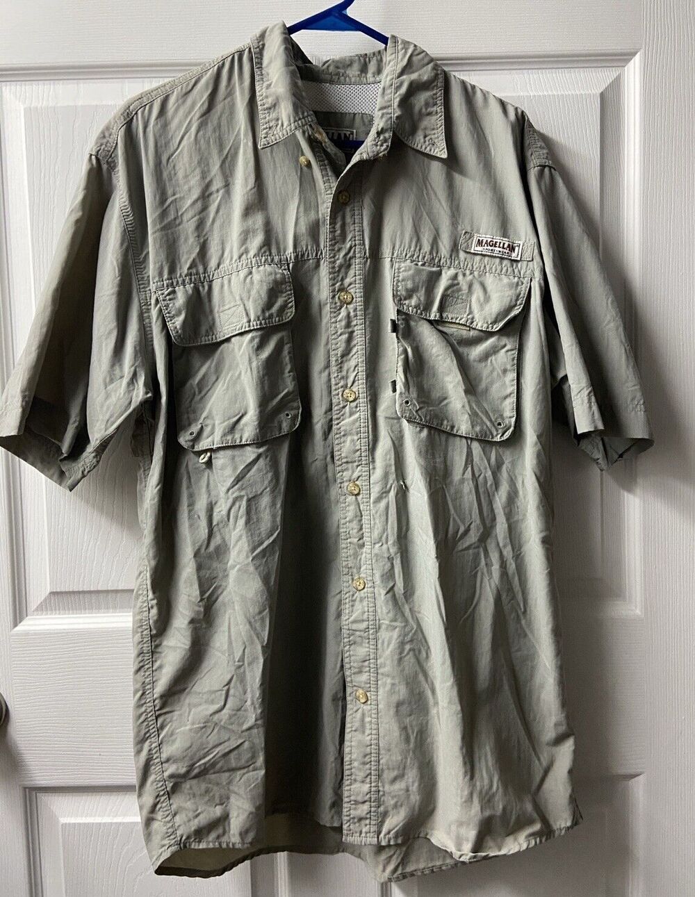 Magellan Outdoors Fishing Shirt Mens Medium Khaki Pockets Outdoor Vented Button